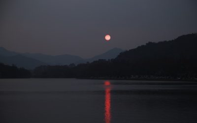 Guia Completo de Hotéis em Hangzhou: Luxo, Conforto e Economia