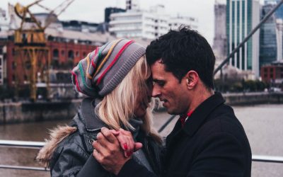 A Sinastria Astrológica: Desvendando as Conexões entre os Signos e o Amor