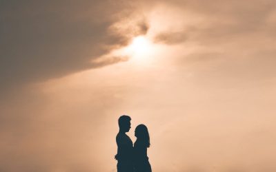 Compatibilidade Astrológica: Desvendando as Conexões Cósmicas nos Relacionamentos