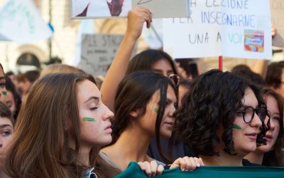 Decifrando a Conexão Cósmica: Um Guia Completo para a Compatibilidade Astrológica nos Relacionamentos