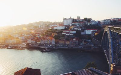 Como se Tornar um Influenciador de Sucesso em 2026: Um Guia para YouTube, Instagram, TikTok e Facebook