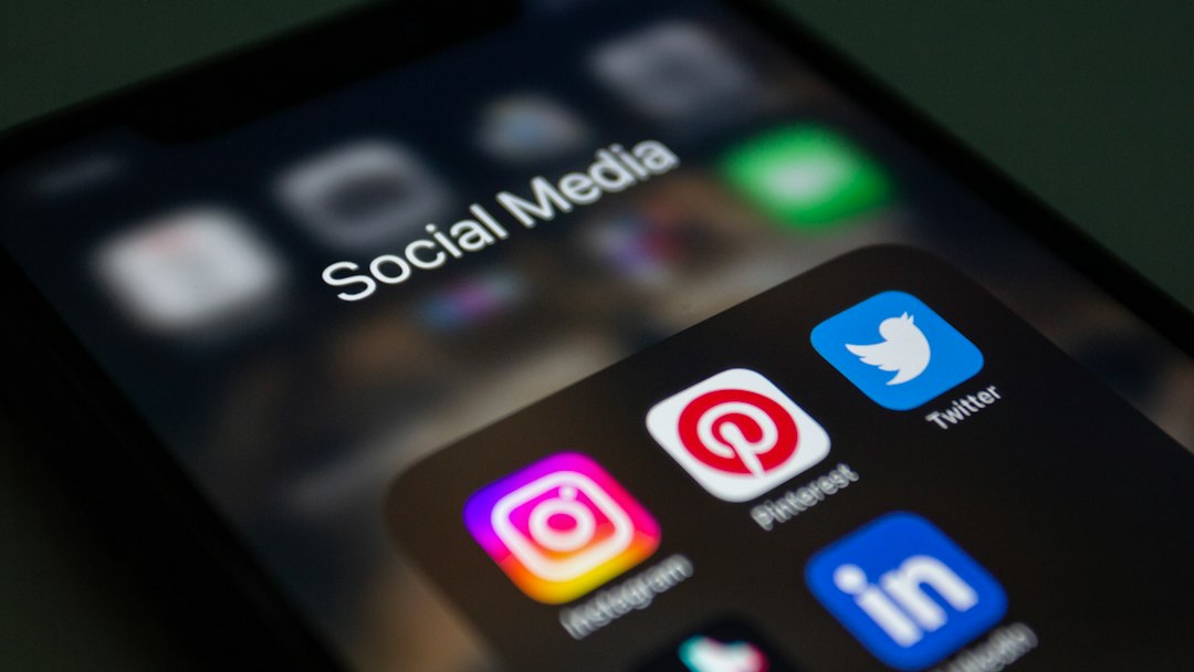 como-se-tornar-um-influenciador-de-sucesso-em-2026-guia-essencial-para-youtube-instagram-tiktok-e-facebook-1790338946073